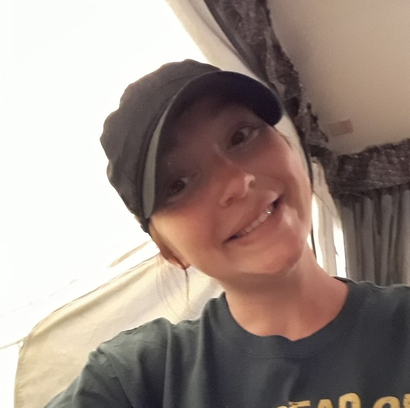 Profile Picture of Amanda Lainhart (@amandalainhart) on Poshmark