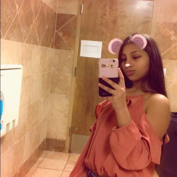 Profile Picture of Gisel Rivera (@giselriveraa) on Poshmark