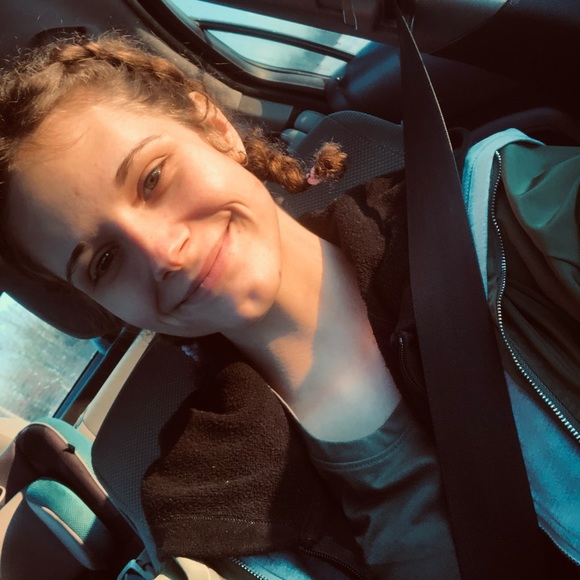 Profile Picture of Emily Kincade (@emilykincade) on Poshmark