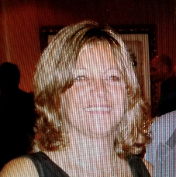 Profile Picture of Dianne Vulcano (@diannevulcano) on Poshmark