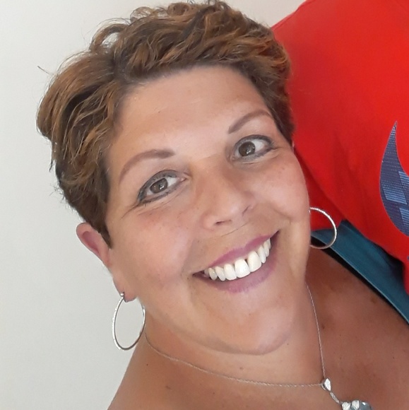 Profile Picture of Debbie Philpotts (@spinning1234) on Poshmark