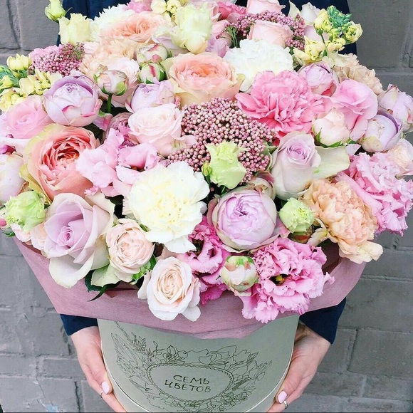 Profile Picture of Laurie Wronski (@l72) on Poshmark