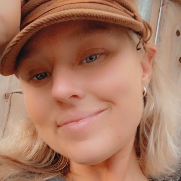 Profile Picture of Katelyn Ryan (@kattryan603) on Poshmark