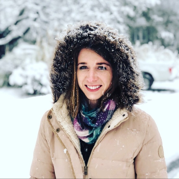 Profile Picture of Abby Domanowski (@abwats) on Poshmark