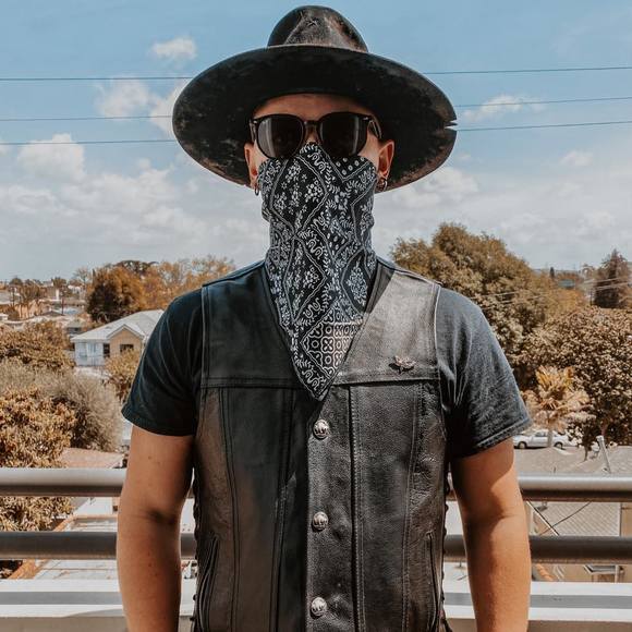 Profile Picture of Bill Foster (@billblvck) on Poshmark