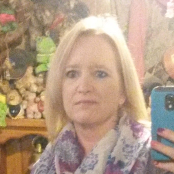 Profile Photo of Misti Bruce carroll (@blonde1_1976) on Poshmark