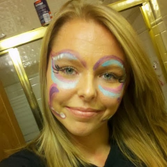 Profile Picture of Shelby Howard (@xxshelbellyxx) on Poshmark