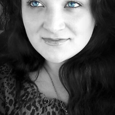 Profile Picture of Alexa Watkins (@TheVelvetPear) on Twitter
