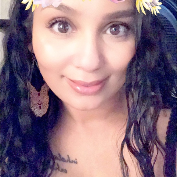 Profile Picture of Giselle Mercado (@gmmercad) on Poshmark
