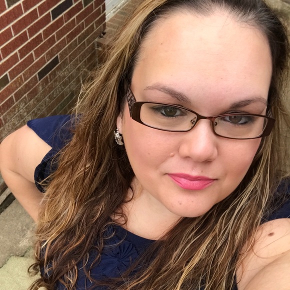 Profile Picture of Mindy Matthews (@mindy_matthews) on Poshmark