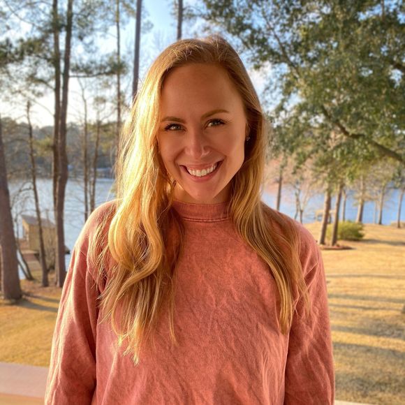 Profile Picture of Christi Welter (@cw23) on Poshmark