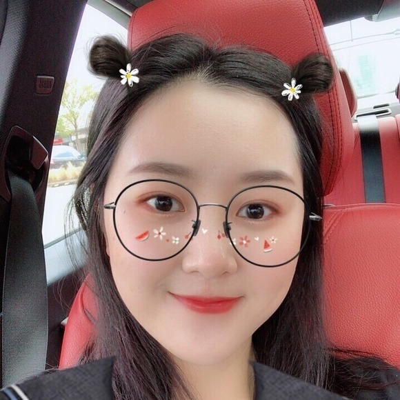 Profile Picture of Ivy Chen (@ivychen858) on Poshmark
