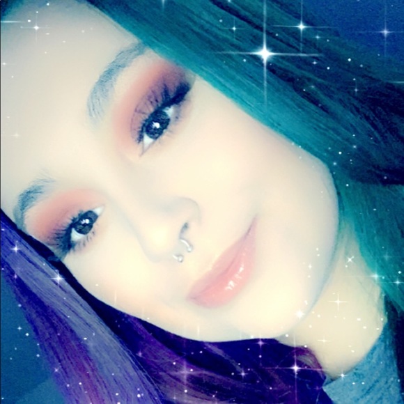Profile Picture of Kylee Toomey (@kyleesbugz) on Poshmark