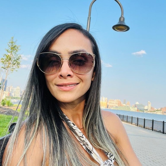 Profile Picture of Adry Baloco (@adbaloco) on Poshmark