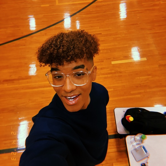 Profile Picture of Carlton Carter (@ccarter042203) on Poshmark