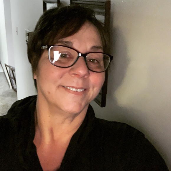 Profile Picture of Beverly Behlmann (@bbehlmann21) on Poshmark