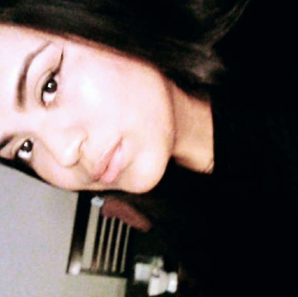 Profile Picture of Iris Hernandez (@ris_una06) on Poshmark