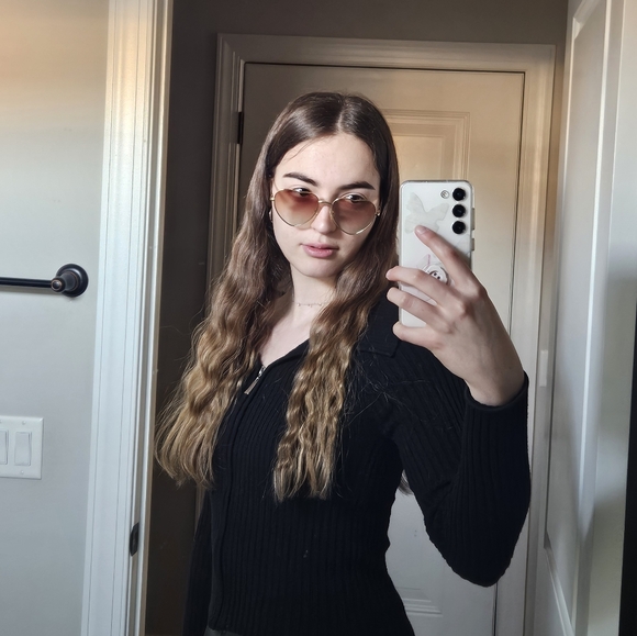 Profile Picture of Emma Bayette (@_emma12_) on Poshmark