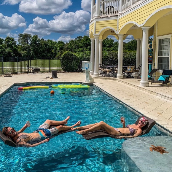 Profile Picture of Johnny Ringold (@jringoldfypm) on Poshmark