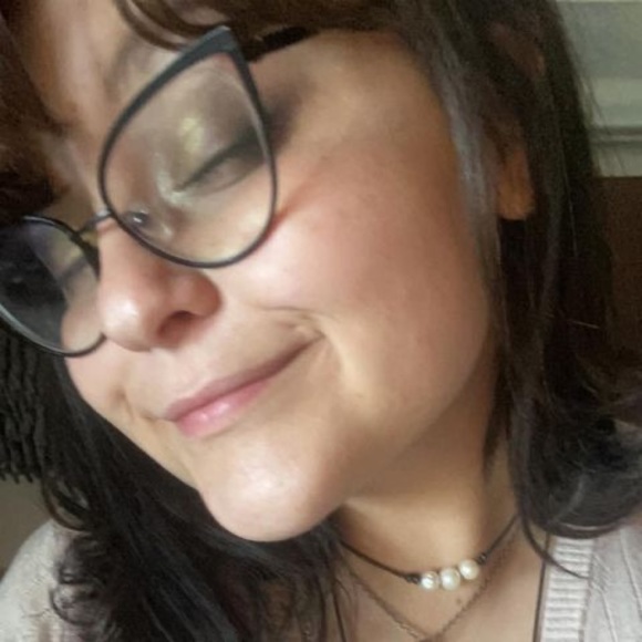 Profile Picture of Leah Parrish (@leahkay0529) on Poshmark