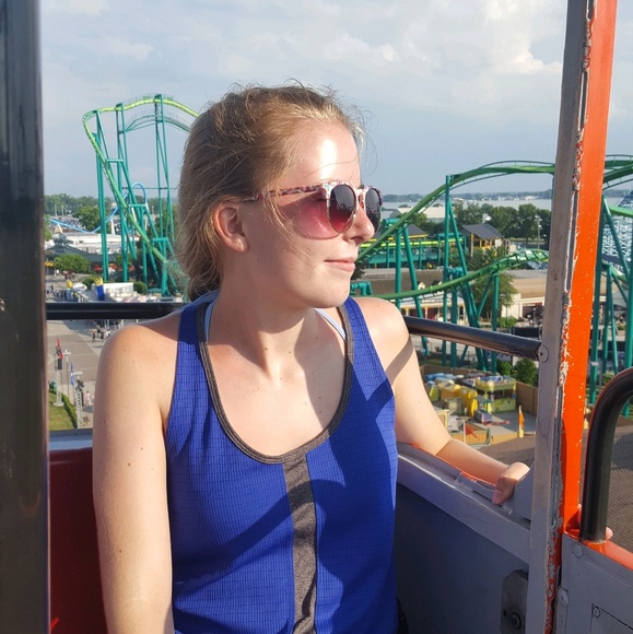 Profile Picture of Laura Rundquist (@laura_rundquist) on Poshmark