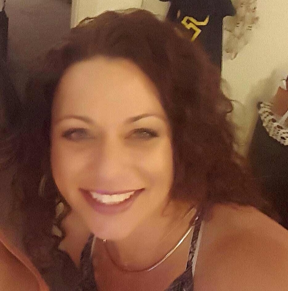 Profile Picture of Elizabeth Randazzo (@ebartel) on Poshmark