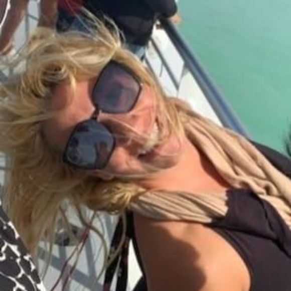 Profile Picture of Jamie Hotwagner (@selling2ya) on Poshmark