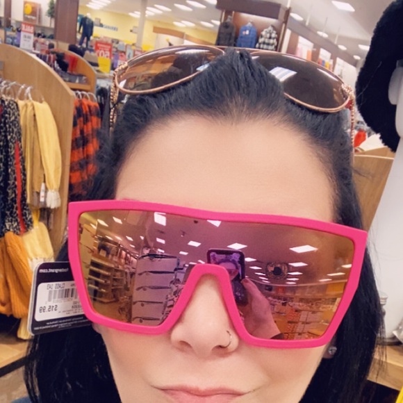 Profile Picture of Amy Simmons (@ajscate) on Poshmark