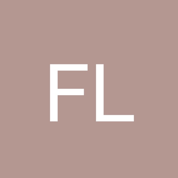 Profile Picture of Fanny Larouche (@fannylarouche) on Poshmark