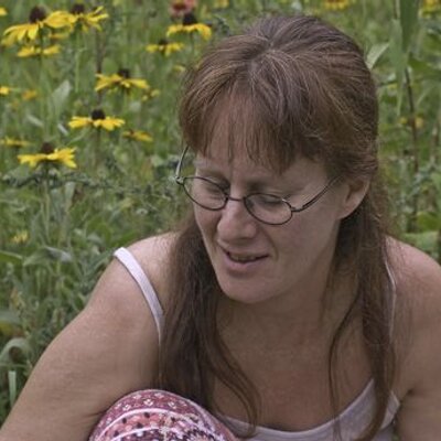 Profile Picture of Iris Weaver (@IrisWeaver) on Twitter