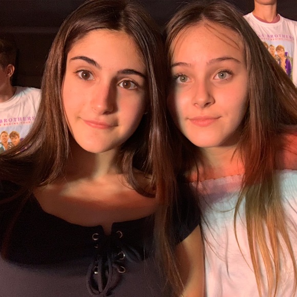 Profile Picture of Ariana Feygin (@arianafeygin) on Poshmark