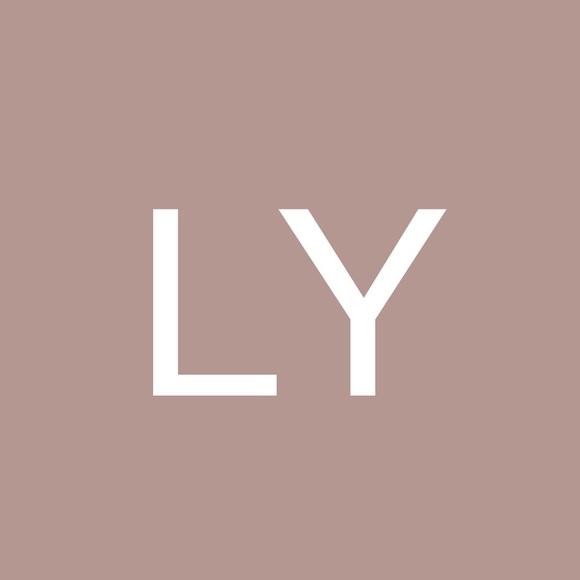 Profile Picture of Lennan Youngstrom (@lennan_lemon) on Poshmark