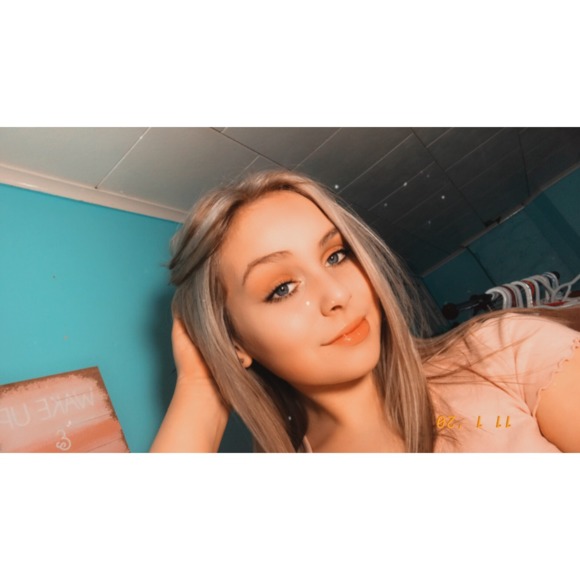 Profile Picture of Sarah Mckay (@smckay055) on Poshmark