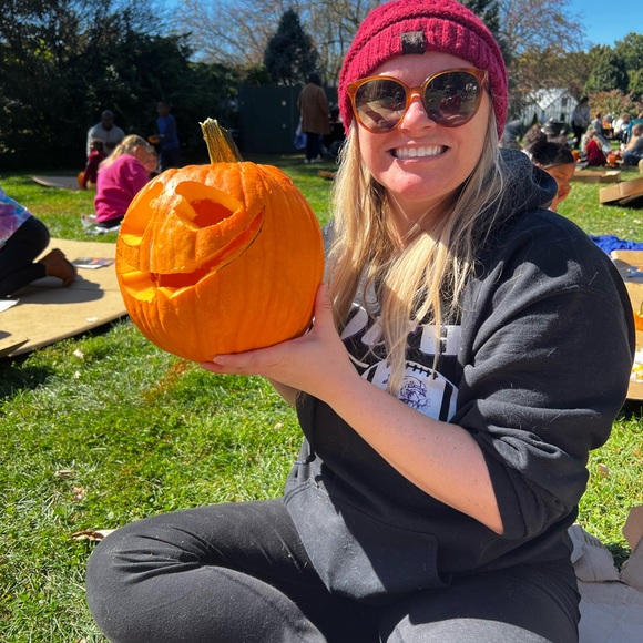 Profile Picture of Amanda Durr (@durr223344) on Poshmark