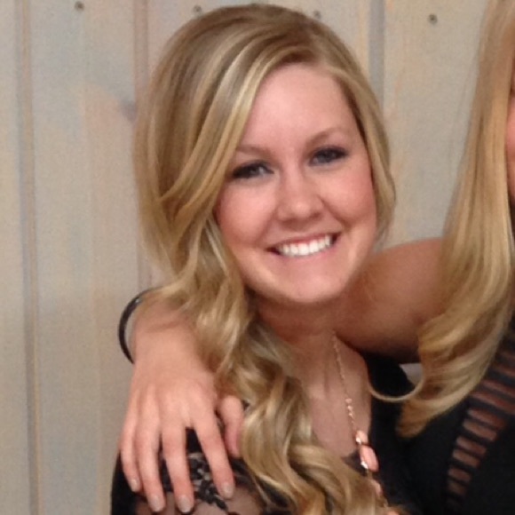 Carmen Ertz - Poshmark Profile Picture of Carmen Ertz (@carmenertz) on Poshmark