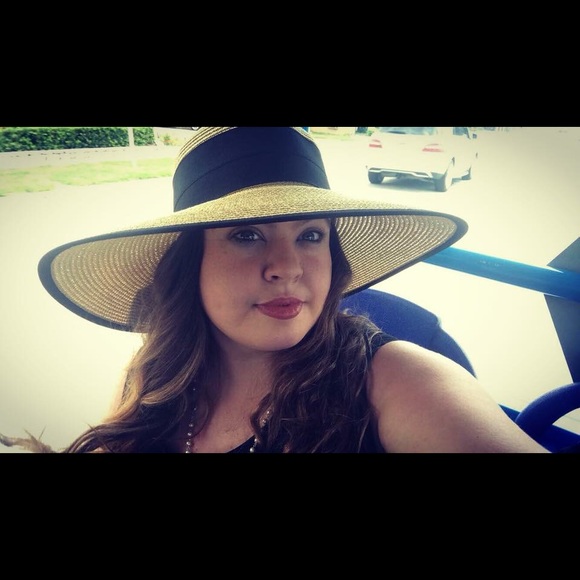 Profile Picture of Jillian Mathews (@mariexlynne) on Poshmark