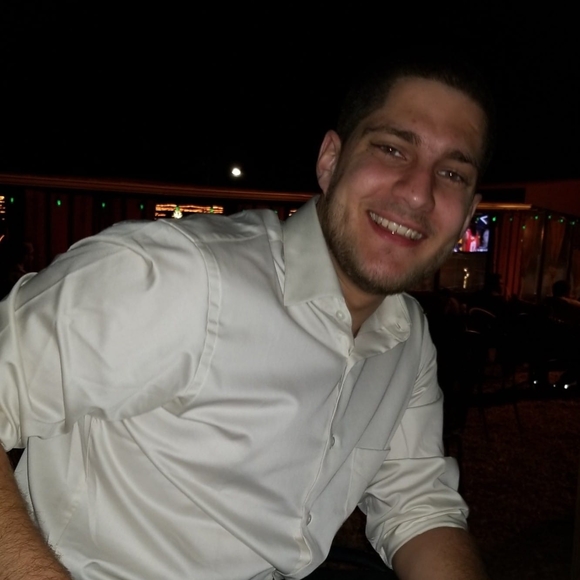 Profile Picture of Abdullah Issa (@abood94) on Poshmark