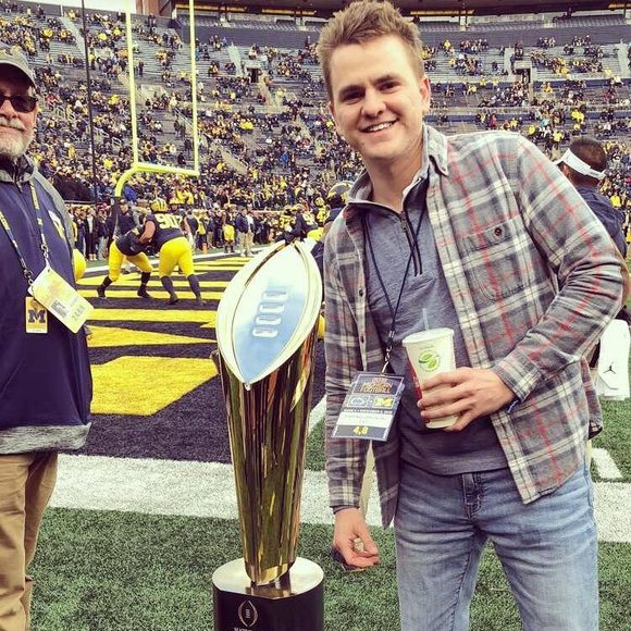 Profile Picture of Sam Kwiatkowski (@samkwiatkowski) on Poshmark