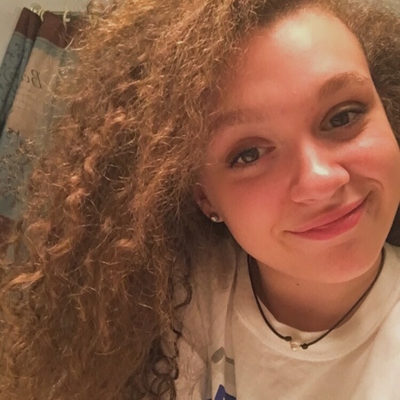 Profile Picture of Alyssa Sallee (@alyssasallee22) on Poshmark