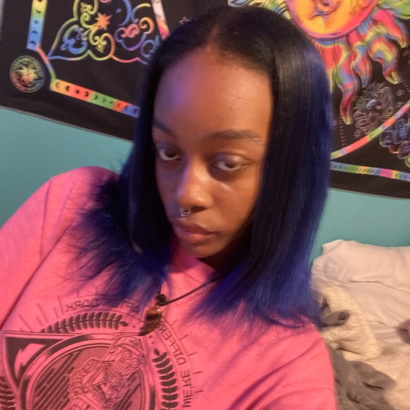 Profile Picture of Crystal Tongele (@kosomba) on Poshmark