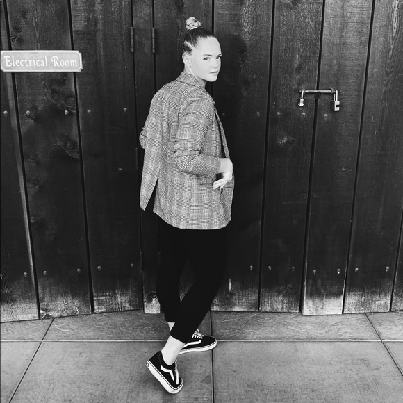 Quinlan Caisse - Poshmark Profile Picture of Quinlan Caisse (@quinlancaisse) on Poshmark