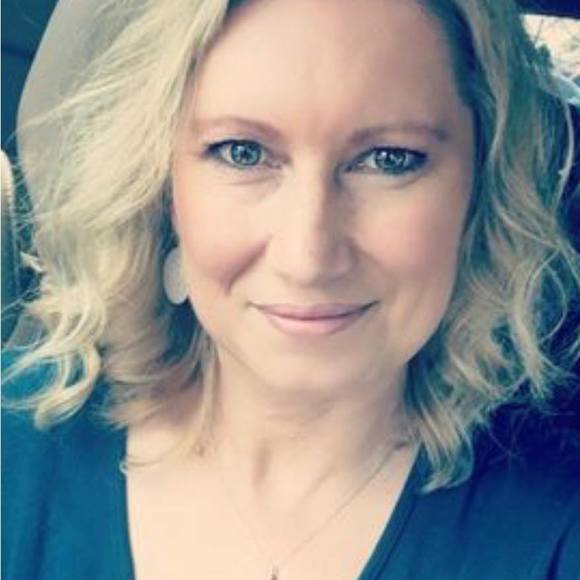 Profile Picture of Courtney Maynard (@courtneymaynard) on Poshmark