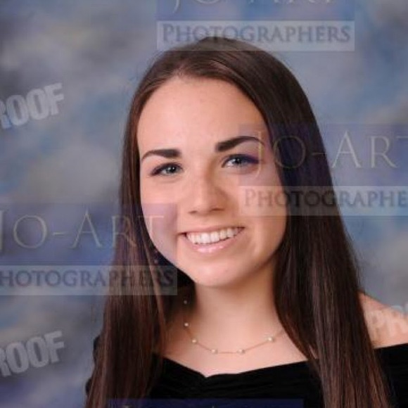 Profile Picture of Julia Wilkeyson (@j_wilkeyson) on Poshmark