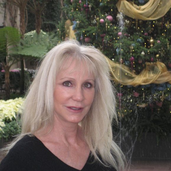 Profile Picture of Leslie Nemirovsky (@lnemirovsky) on Poshmark