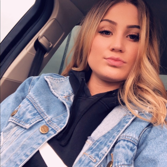 Profile Picture of Tori Lloyd (@torilloyd2013) on Poshmark