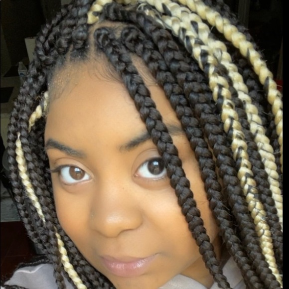 Profile Picture of Dominique Howell (@dominiquehow27) on Poshmark