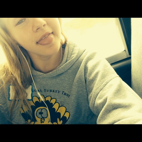 Profile Picture of Kenzie Crocker (@kenziecrocker) on Poshmark