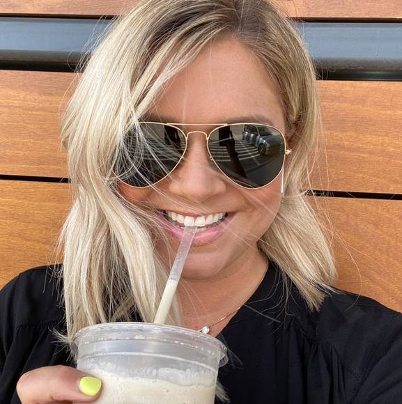 Profile Picture of Emily Stipanov (@emily_stipanov) on Poshmark