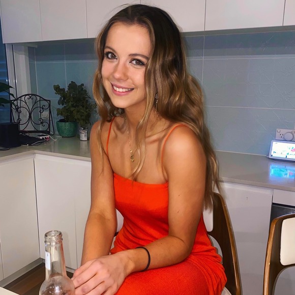 Profile Picture of Jade Hodges (@jadehodges905) on Poshmark