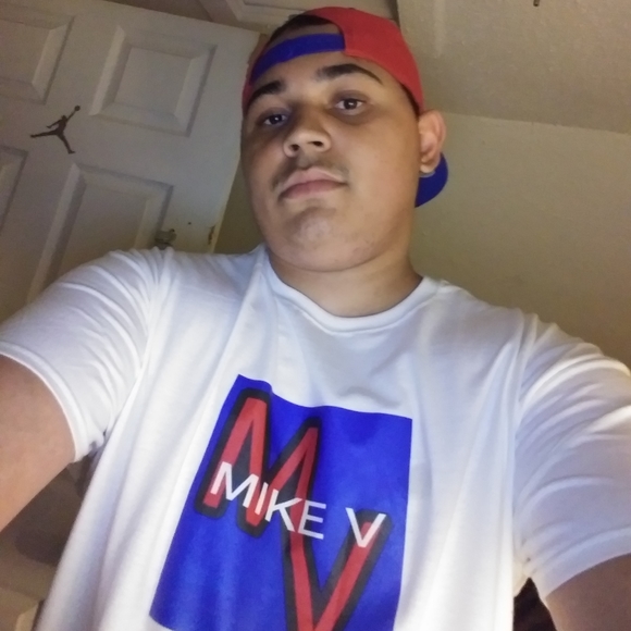 Profile Picture of Michael Valentin (@michaelvalen743) on Poshmark